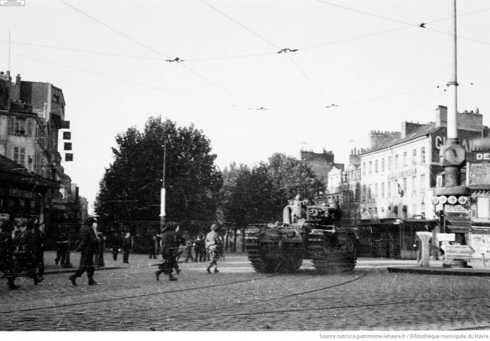  Les troupes allies au Rond-Point au Havre,  la Libration  / Bibliothque municipale du Havre / Will (1899  1996) / Ph WILL NEGA 0296