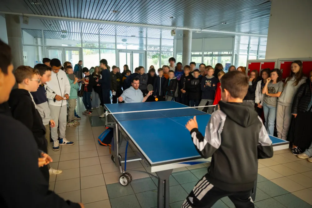 Florian Merrien en visite au collge Jean-Zay au Houlme, mardi 8 octobre 2024.